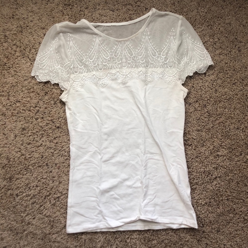 White, lacey, T-shirt